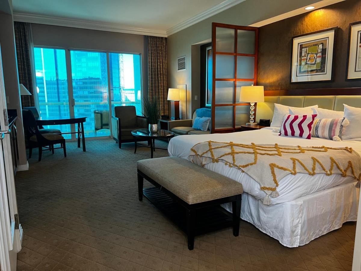 Balcony Suite Strip View Las Vegas Bagian luar foto