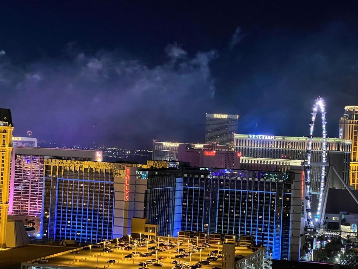 Balcony Suite Strip View Las Vegas Bagian luar foto
