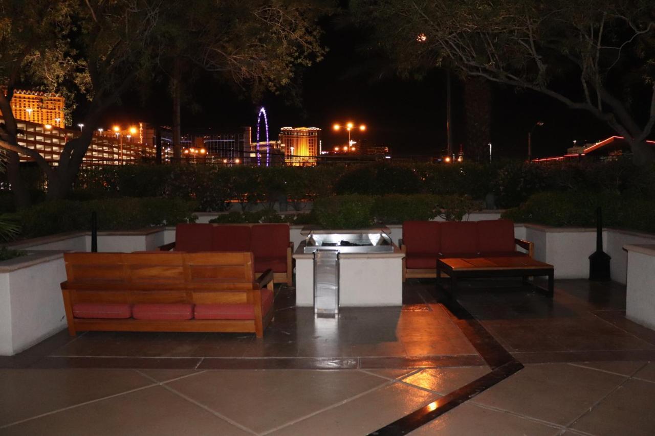 Balcony Suite Strip View Las Vegas Bagian luar foto